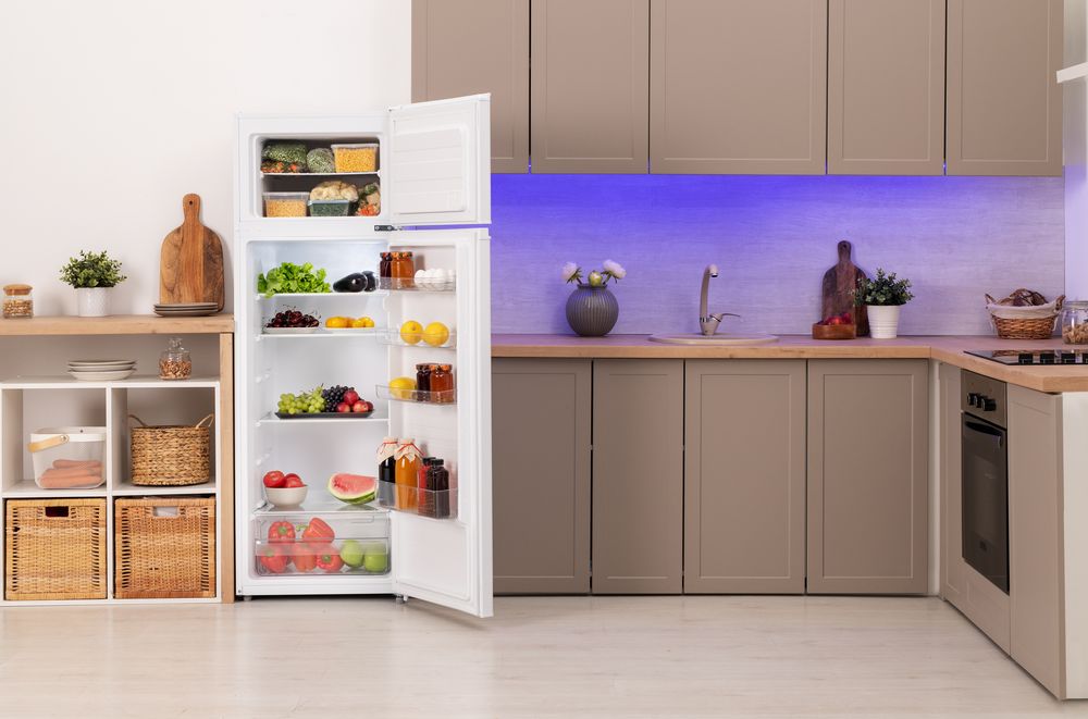 Холодильник с морозилкой сверху